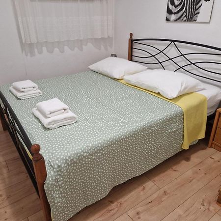 The Beach House In Tribanj Starigrad Paklenica Exterior foto